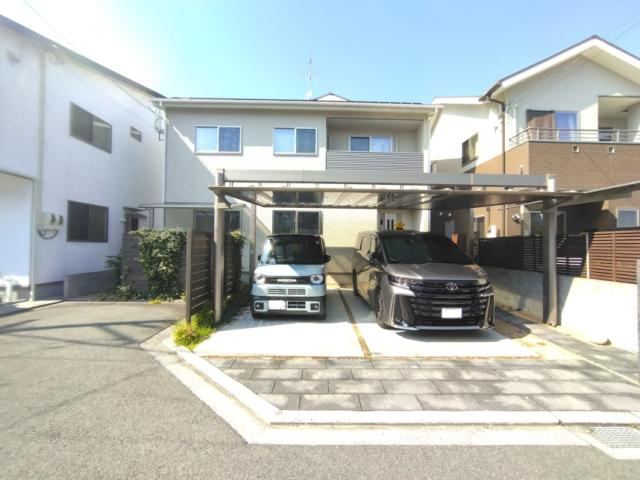 Convenient 4LDK House with Carport in Izumikita, Matsuyama - Photo 1