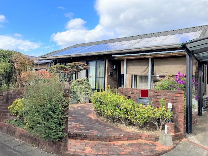 Popular Sekisui Heim Single-Story House with Durable Tile Exterior - Photo 1