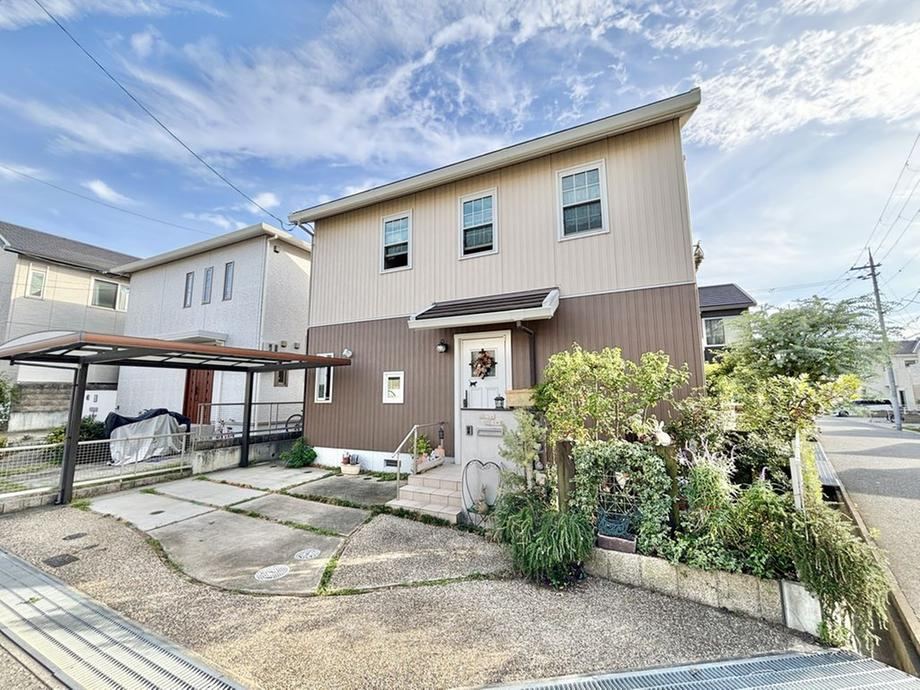 Elegant 3LDK Home in Maiko with Solar Power - Photo 1