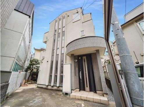 4LDK House Just 3 Minutes from Nishi-Shinjuku-Gochome Station - Photo 1