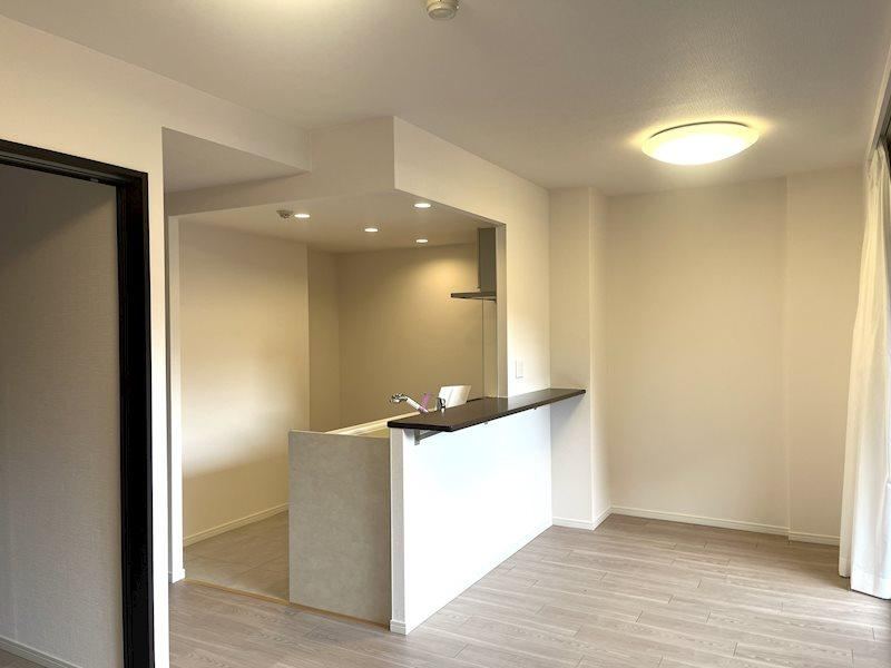 All-Electric 3LDK Apartment with Renovation in Nakashirane - Photo 1