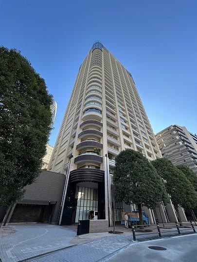 2LDK apartment in Minato Ward, Tokyo - Photo 1