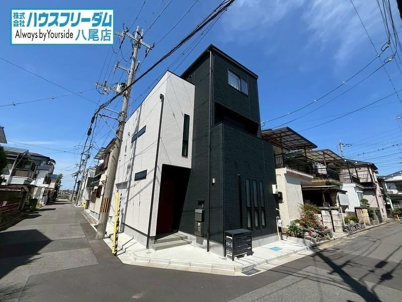 4LDK house in Yao, Osaka - Photo 1