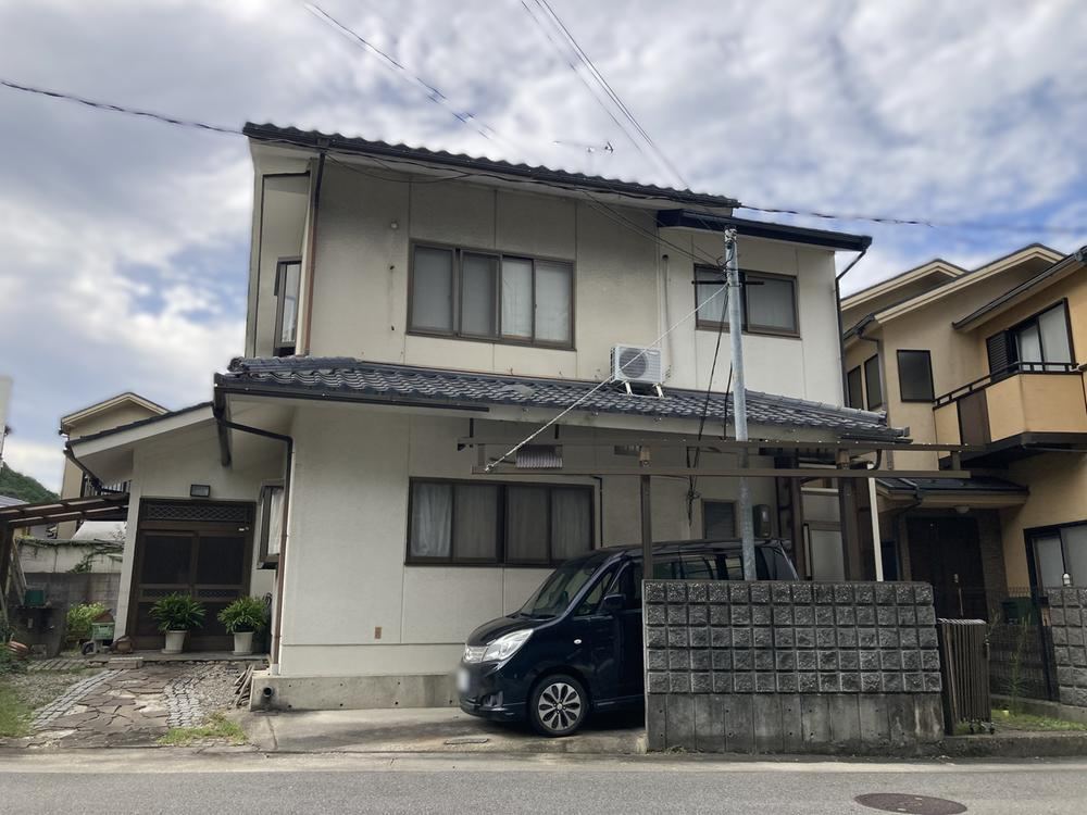 Spacious 5LDK House with Ample Storage in Iwakura Hataeda-cho - Photo 1