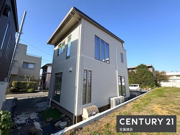 Stylish 3LDK Home with High Ceilings in Sayama - Photo 1