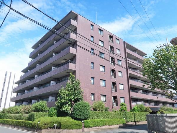 Sunny 3LDK Apartment in Higashi-Nakayama - Photo 1