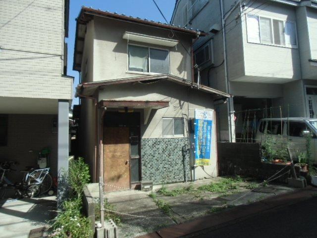 Convenient 3K House Near Zeze Station - Photo 1