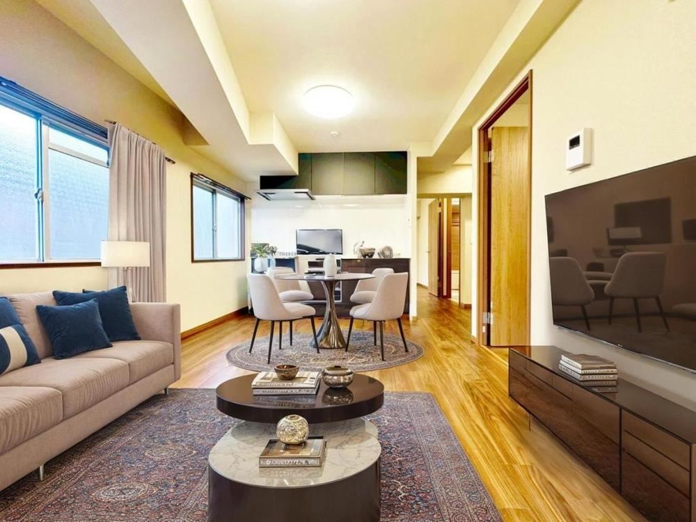 Bright 2LDK Corner Apartment Near Hasune Station - Photo 1