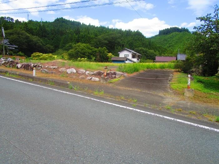 Expansive 268 Tsubo Lot in a Green Area - Photo 1