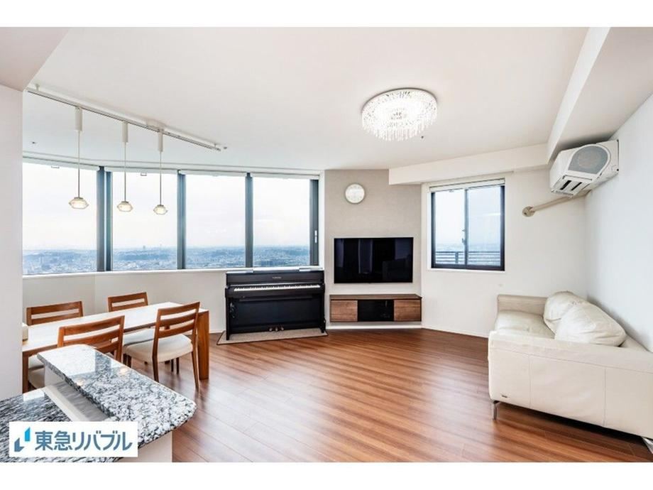 Corner 3LDK Apartment in Musashi-Kosugi - Photo 1
