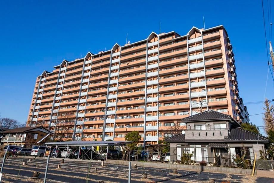 Corner 4LDK Apartment in Musashino - Photo 1