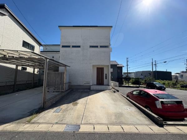 Stylish 3LDK with Garden and Island Kitchen in Chiryū - Photo 1