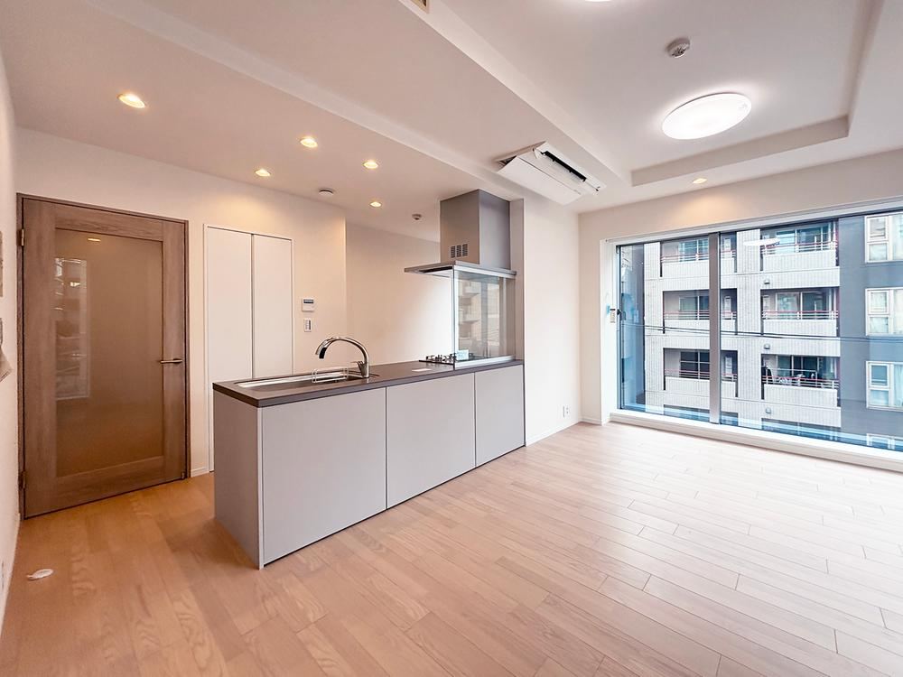 2LDK apartment in Chiyoda Ward, Tokyo - Photo 1