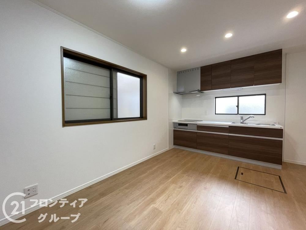 Bright 4DK House with South-Facing Balcony in Mukō - Photo 1