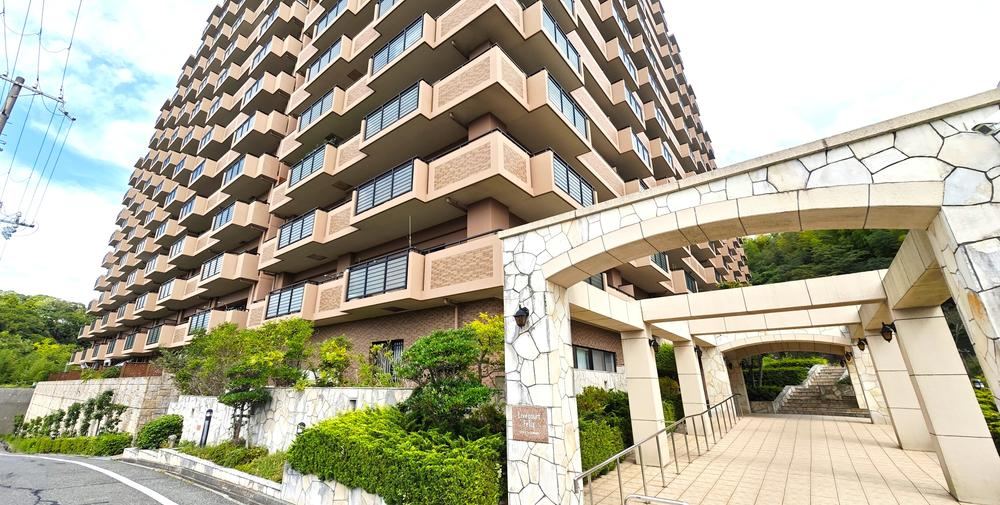 3LDK apartment in Suma Ward, Kobe, Hyogo - Photo 1