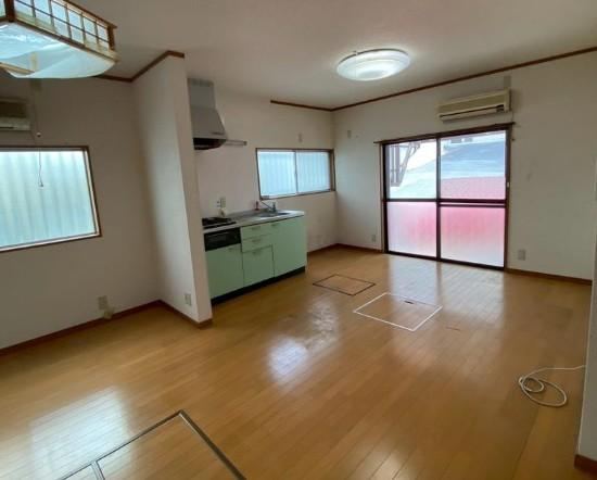 Spacious 4LDK Detached House in Hojyo - Photo 1