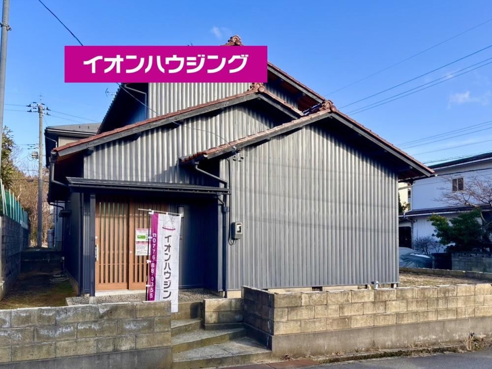 Charming 3LDK Home with Modern Renovations - Photo 1