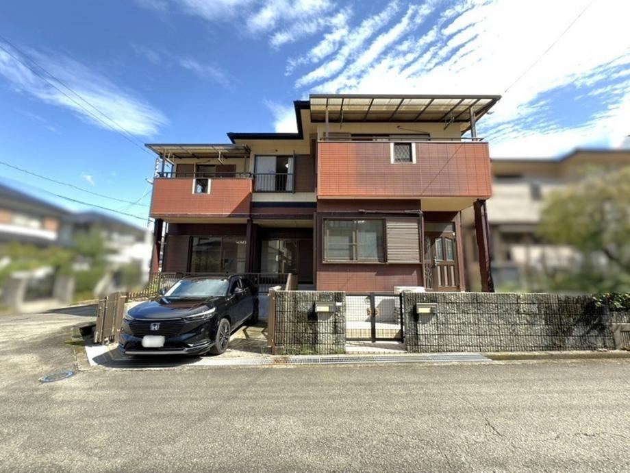 Spacious 8LDK+S House with Ample Storage - Photo 1