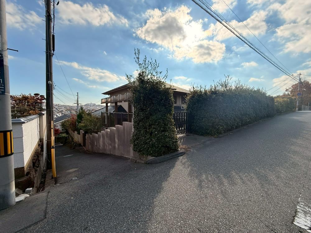 Spacious Corner Lot 4LDK House in Chidorigaoka - Photo 1