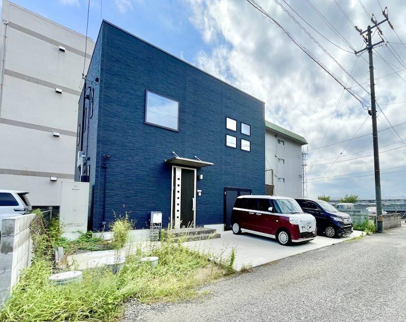 Modern 3LDK House with Unique Features - Photo 1