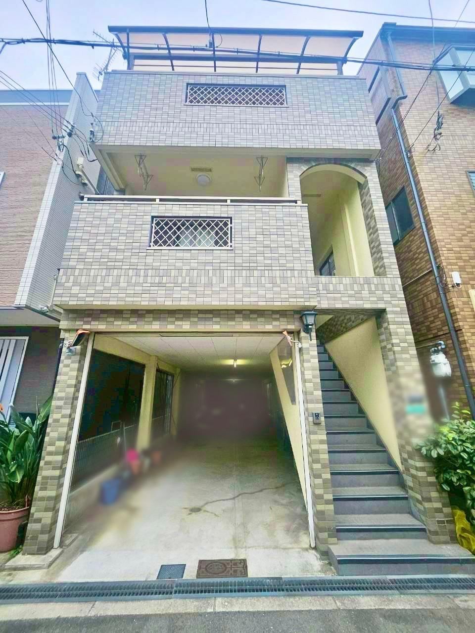 3LDK House with Ample Parking in Nishikagaya, Osaka - Photo 1