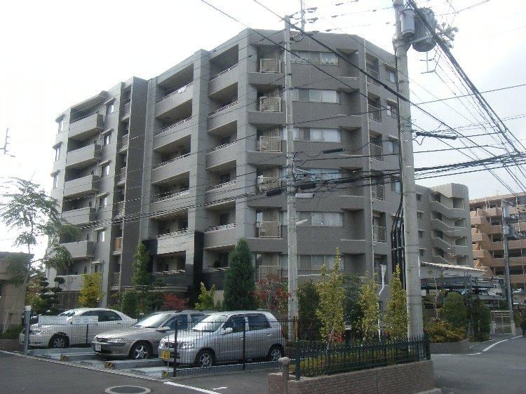 2LDK+S apartment in Matsuyama, Ehime - Photo 1