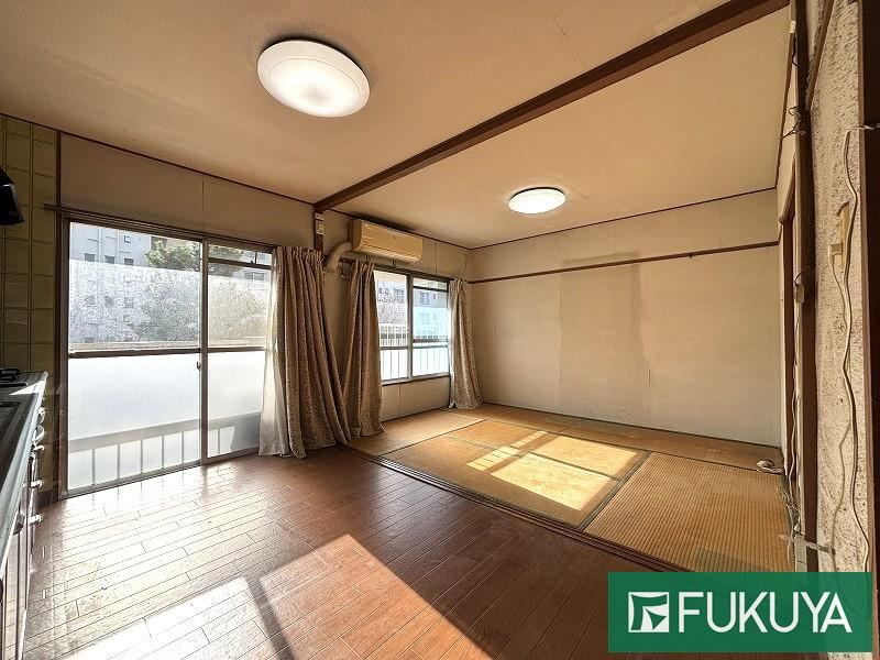 3DK apartment in Hirakata, Osaka - Photo 1