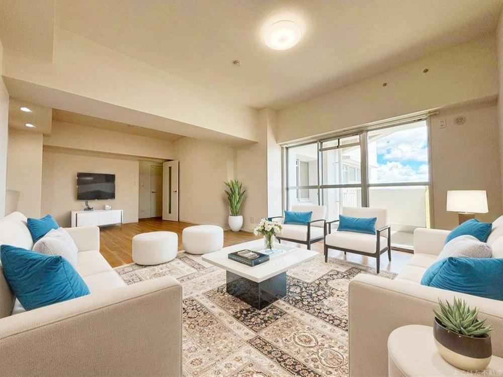 Bright 3LDK Apartment with Spacious LDK and Dual Balconies - Photo 1