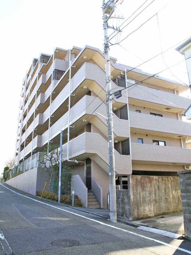 Renovated 3LDK Apartment Near Keio Nagayama Station - Photo 1