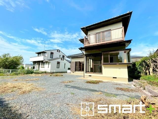 Renovated 3LDK with Spacious South Garden - Photo 1