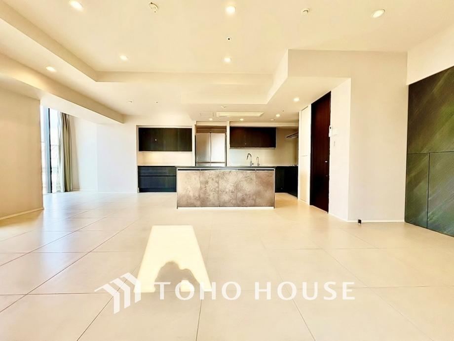 3LDK apartment in Shibuya Ward, Tokyo - Photo 1