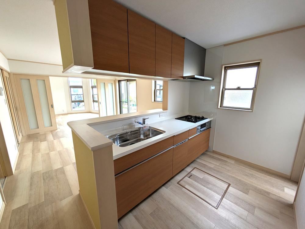 Fully Renovated 4LDK House in Neyagawa - Photo 1