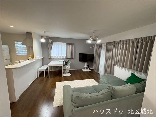Storage-Friendly 2LDK Home Near Kamiiida Station - Photo 1