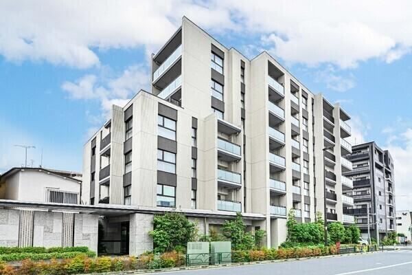 Convenient 2LDK Apartment Near Musashi-Koyama Station - Photo 1