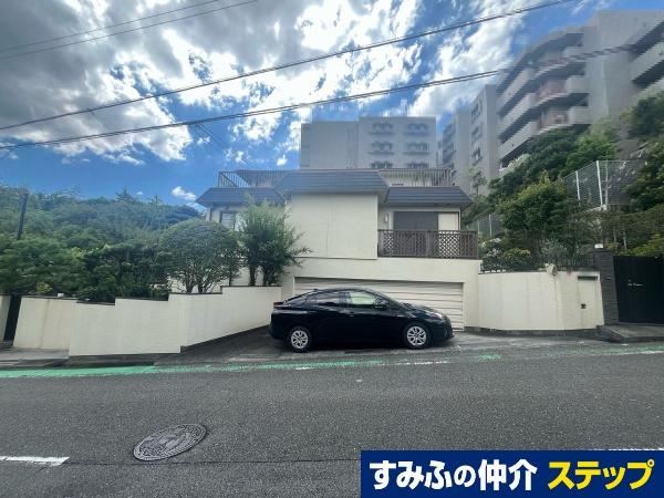 Spacious 5LDK Home with Garden in Koyoen - Photo 1