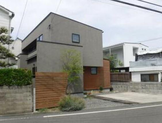 Modern 4LDK Home in Matsuyama - Photo 1
