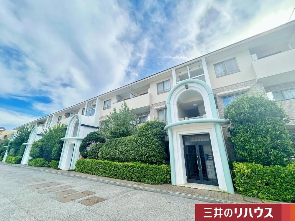 Stylish 2LDK+S Apartment in Kamitakano - Photo 1