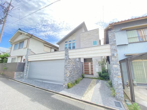 Modern 5LDK House with Security Features - Photo 1