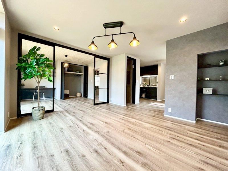 Spacious 4LDK Home with Garden in Midoriyen - Photo 1