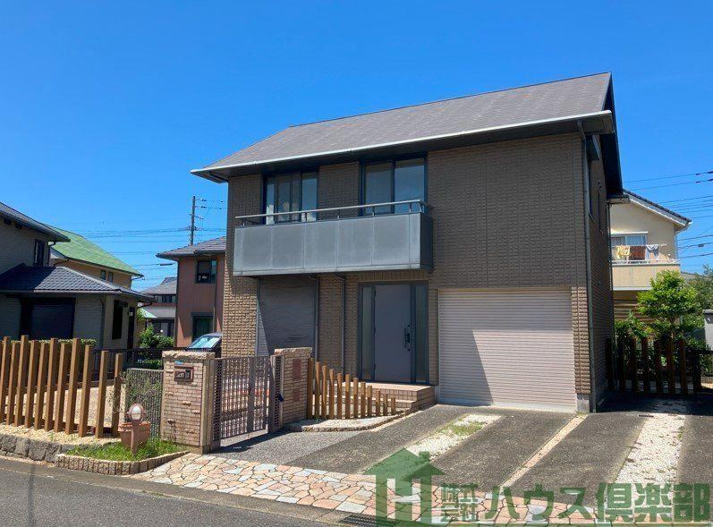 Renovated 2LDK Detached House with Garage in Wakamatsu - Photo 1