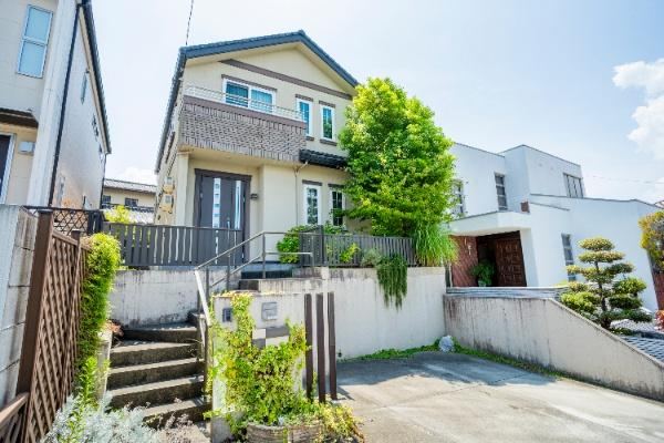 Spacious 5LDK House in Makizukadai, Osaka - Photo 1
