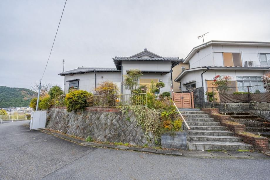 Renovated 4DK Home in a Quiet Area - Photo 1