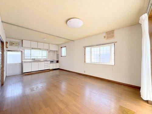 Versatile 4LDK Home with Carports in Kakegawa - Photo 1