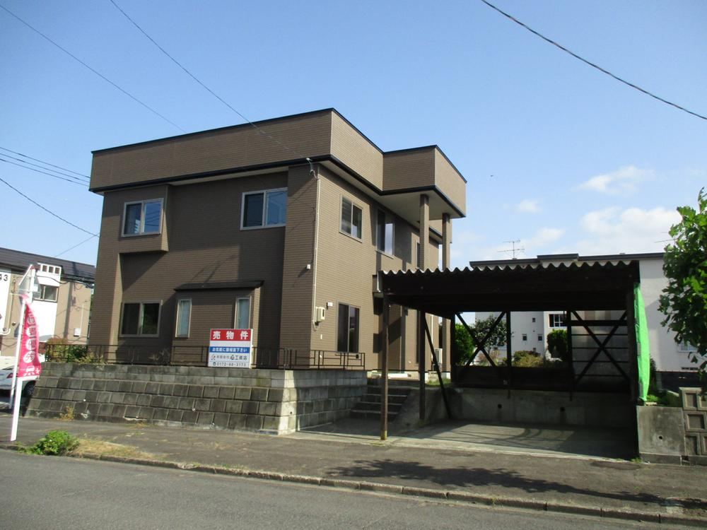Fully Renovated 5LDK Home in Sakura Hill - Photo 1