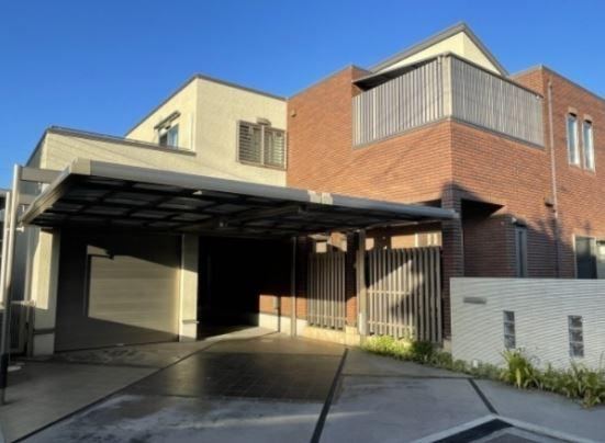 Eco-Friendly 5LDK Home with Solar Panels in Matsuyama - Photo 1