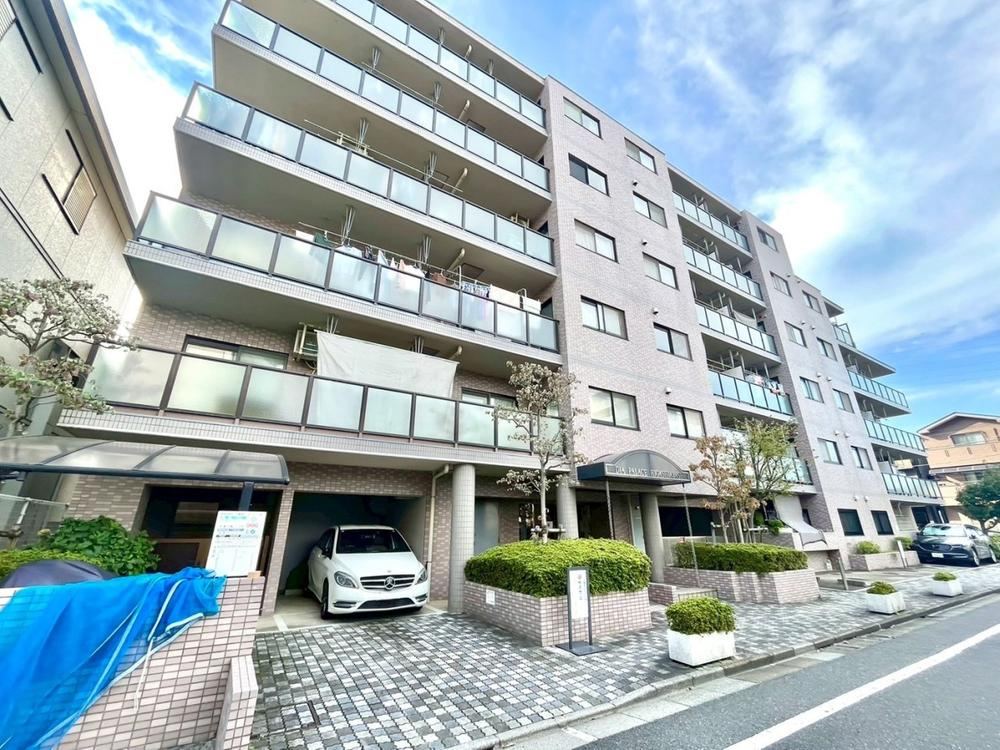 Well-Maintained Apartment in Quiet Neighborhood - Photo 1