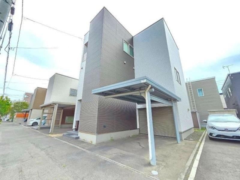 Spacious 4LDK Home in Higashi, Sapporo - Photo 1