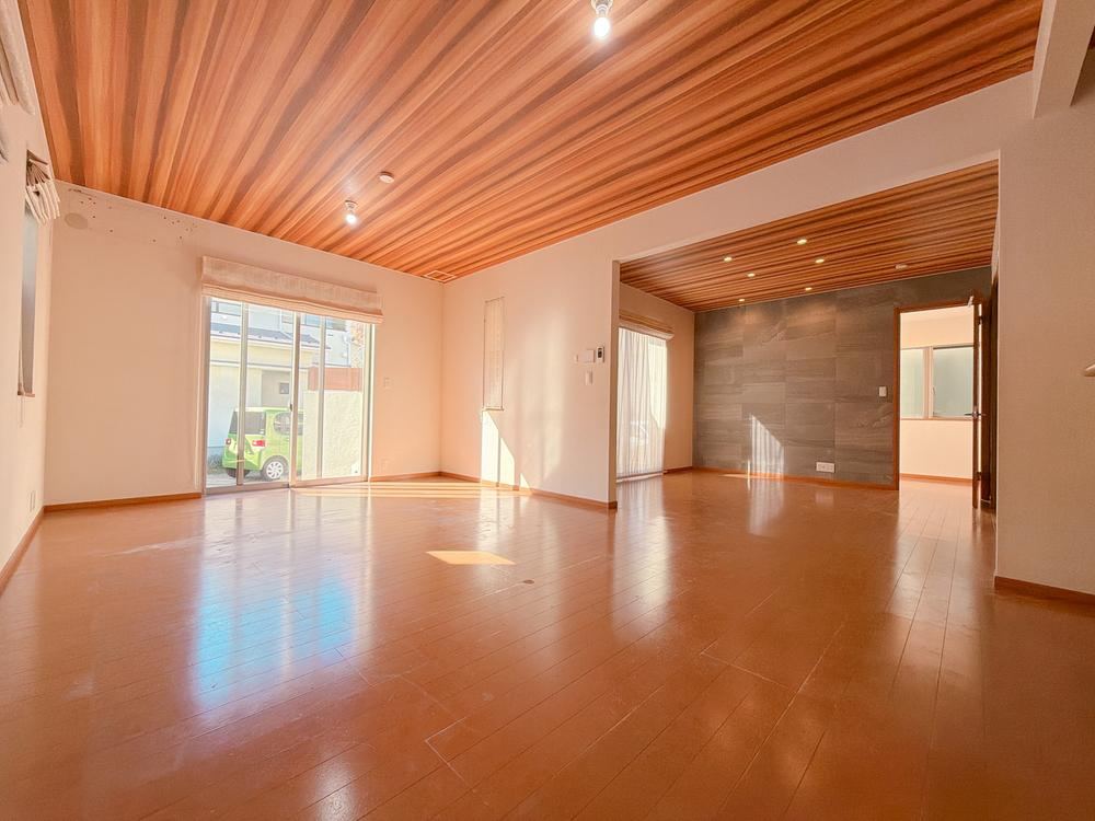 Charming New House in Lalaport Shinsato City - Photo 1