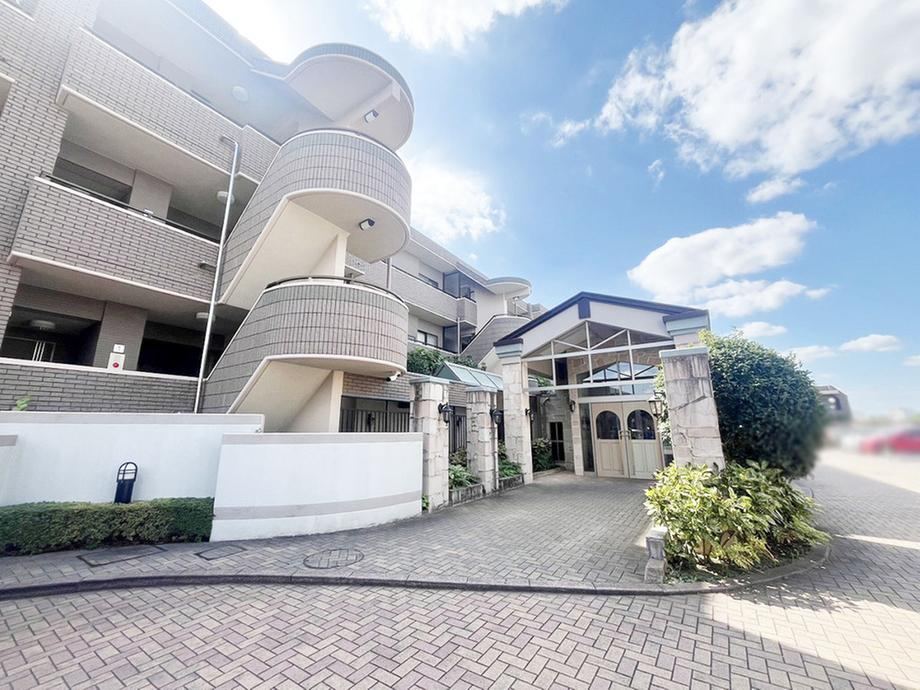 Sunny 3LDK Apartment in Tsukushigaoka - Photo 1