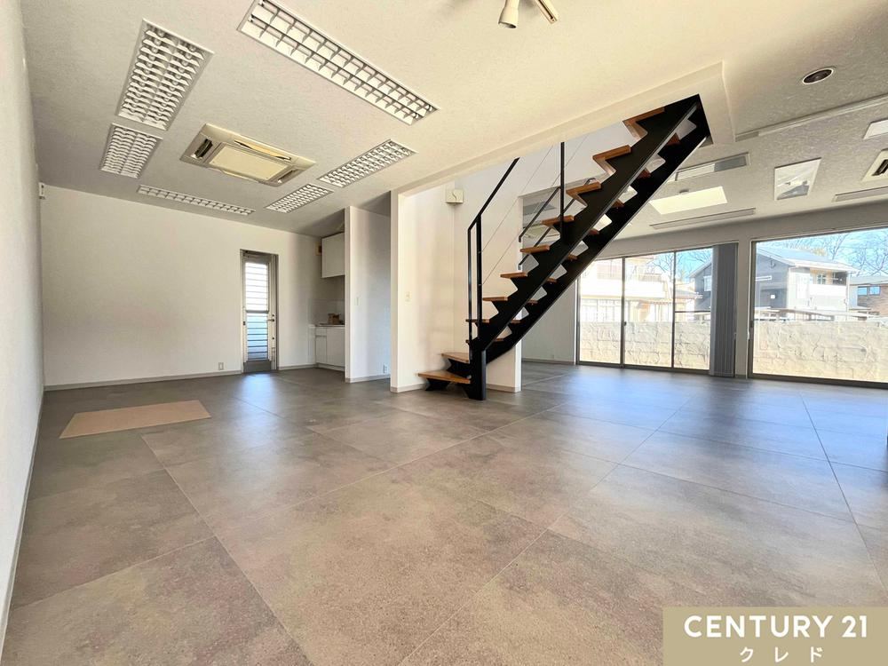 Spacious 6LDK House with Office in Higashimatsuyama - Photo 1